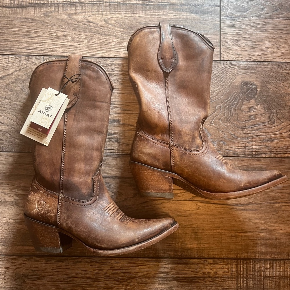 Ariat leather cowgirl boots, women’s 8